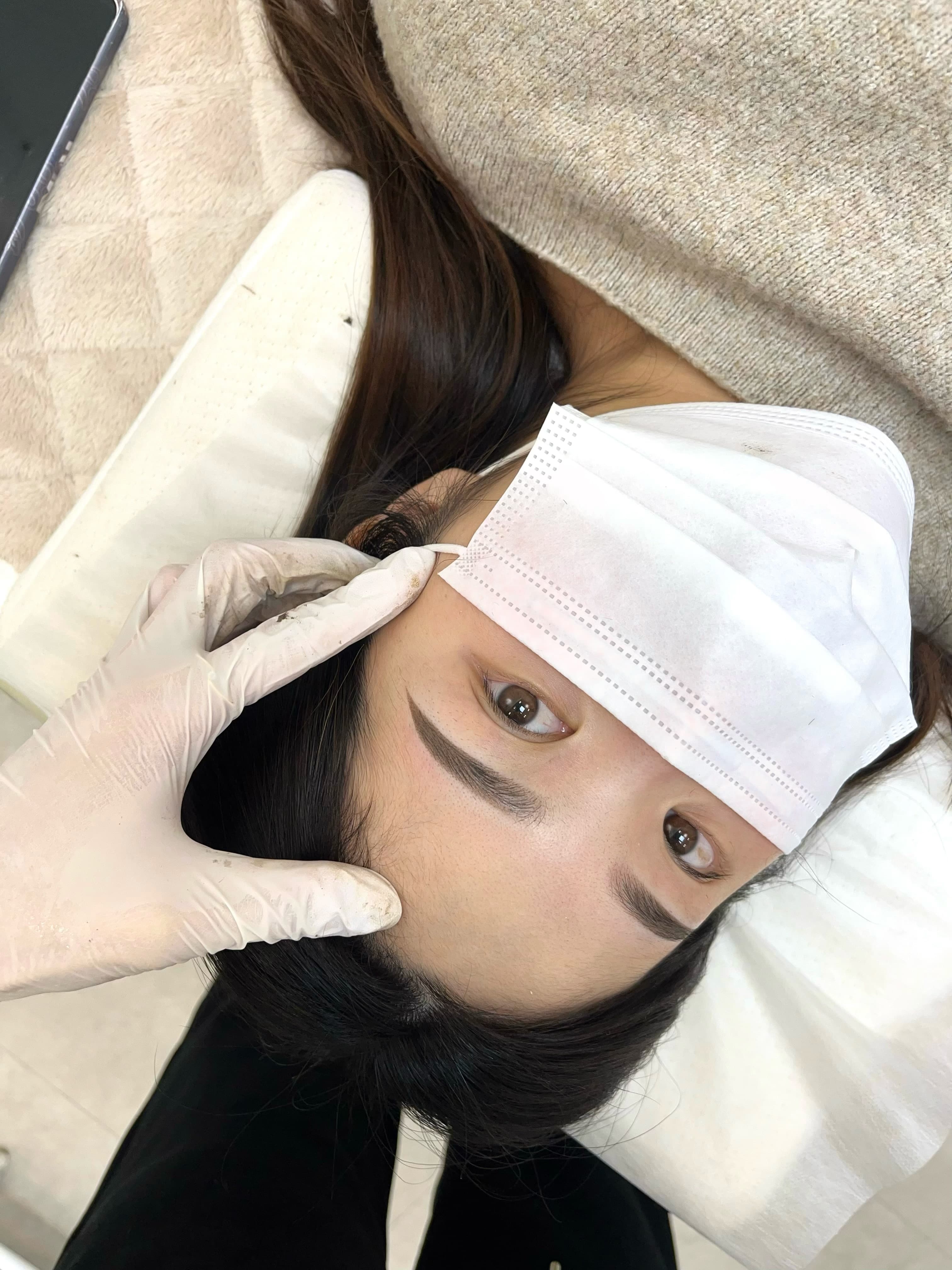 여자 눈썹 시술 1